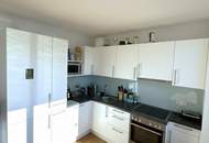 DRINGENDE NACHFOLGERSUCHE | GROSSGARCONNIERE - WOHNZIMMER MIT KÜCHENBEREICH UND 2 ZIMMER | WEST-TERRASSE - 1. DG