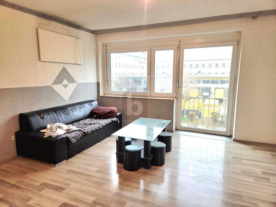 HELLE 3-ZIMMER NAHE BAHNHOF; MIT HALB OFFENER KÜCHE & FRANZÖSISCHEM BALKON