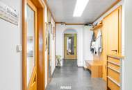 Zweifamilienhaus mit vielseitigem Gewerbebereich & exklusivem Wellnesshaus