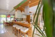 Villa voll unterkellert mit Poolhaus in absoluter Ruhelage