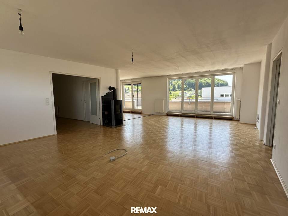 Großzügige Dachgeschoss-Wohnung in Pinsdorf