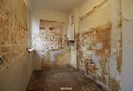 Sanierungsbedürftige 3-Zimmer-Wohnung mit Balkon in zentraler Lage von Favoriten