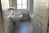 Privatverkauf: geschichtsträchtiges Haus im Martinsviertel Klosterneuburg - 1.711 m² Grundstück (1.119 m² Baugrund) mit Panorama-Fernblick - bis zu 6 Einheiten möglich