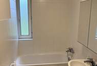 Wohntraum im Grünen: exklusive 4-Zimmer-Wohnung mit stilvollem Wohlfühlbad, separatem WC, hellem Abstellraum in begehrter Ruhelage verspricht hochwertiges Wohnambiente!