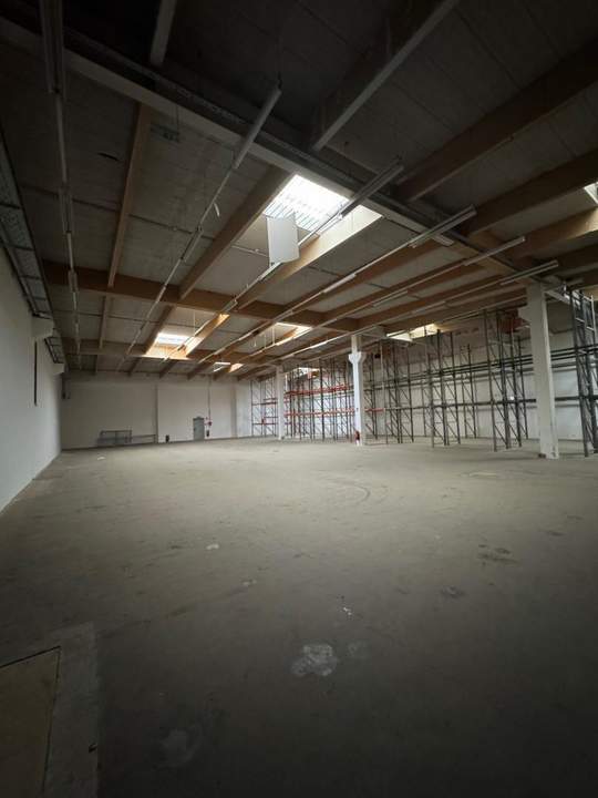 Halle Rampe ca. 1100 m² mit kleinem Büroeinbau