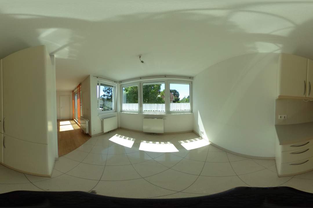 "Familienwohnung mit Schwimmbiotop und Garage!"