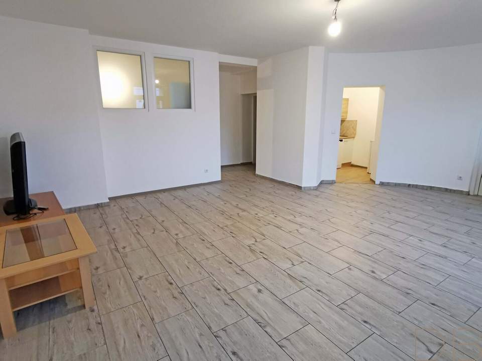 DB IMMOBILIEN | Barrierefreies 2 Zimmer Geschäftslokal / Büro in ruhiger Seitengasse der Brucker Fußgänger Zone zu mieten!