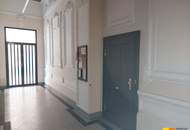 Attraktives Büro mit eigener Garage und zusätzlicher Lagerfläche