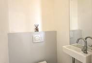 ZWEITBEZUG nach Sanierung // Schöne 2 Zimmer Wohnung mit Balkon | 1. Stock | Fernblick | Einbauküche