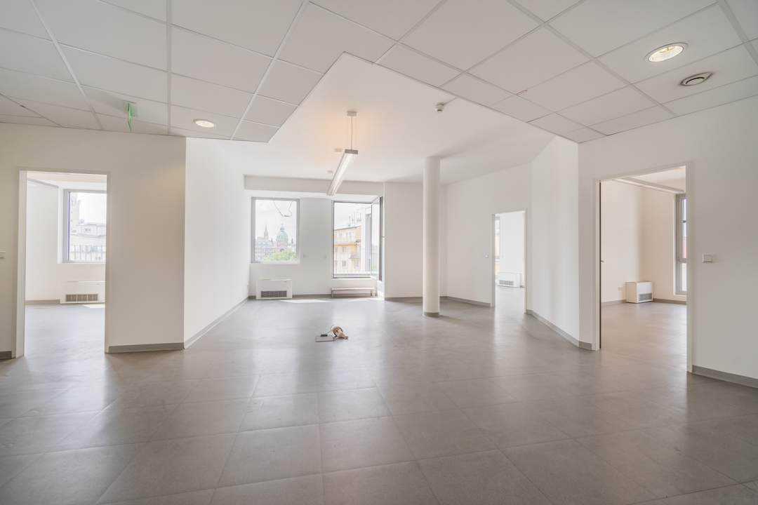 Barrierefreie DG Bürofläche in der Favoritenstraße direkt bei der U1 Station Reumannplatz zu mieten