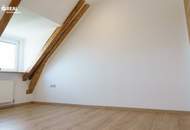 Wunderschöner Ausblick und Ruhelage - DG mit 64m², 2 Zi plus Wohnküche laufend saniert!