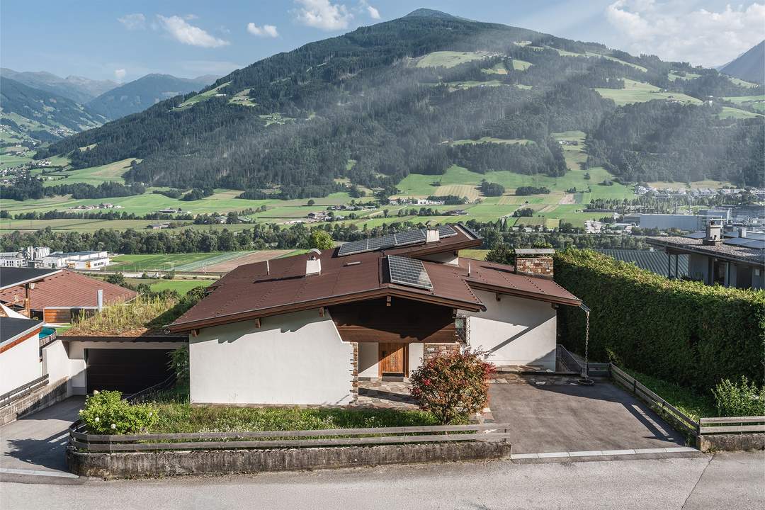 Bestlage mit Ausblick: Dieser hervorragend gelegene Bungalow begeistert durch seine exklusive Position und einen unvergleichlich schönen Fernblick!