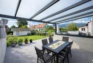 Stilvolle Doppelhaushälfte mit Garten, Designküche und überdachter Terrasse