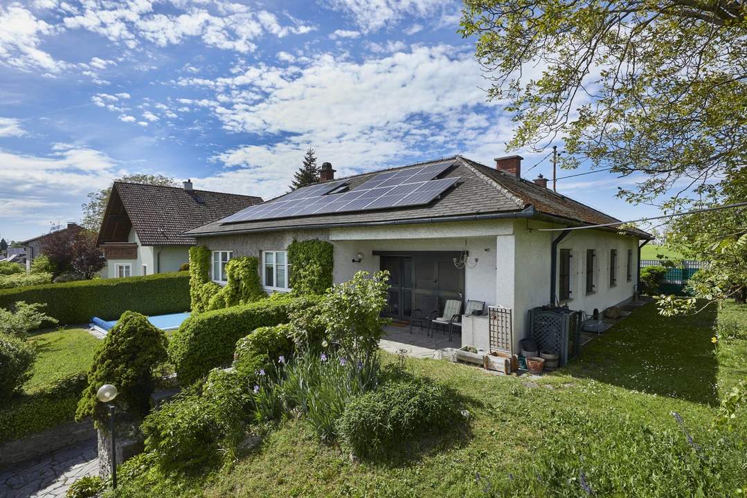Wohnhaus mit Garten, Pool &amp; Blick bis ins Gebirge!