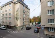 ERSTBEZUG nach Sanierung | 3 Zimmer + separate Küche | Tageslicht-Bad | Tischler-Küche mit Siemens Geräten | Freier Mietzins