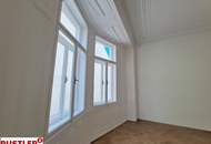 Stuck, Kachelofen, Flügeltüren: Altbauliebe mit Klopfbalkon