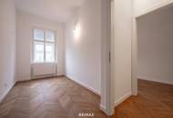 Sanierter Altbau mit modernem Neubau