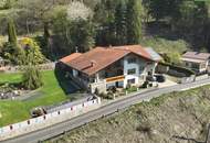 Riesiges Ein- oder Zweifamilienhaus mit 359 m² Wohnfläche, 2 Terrassen, Garage und Fernblick in Thalheim