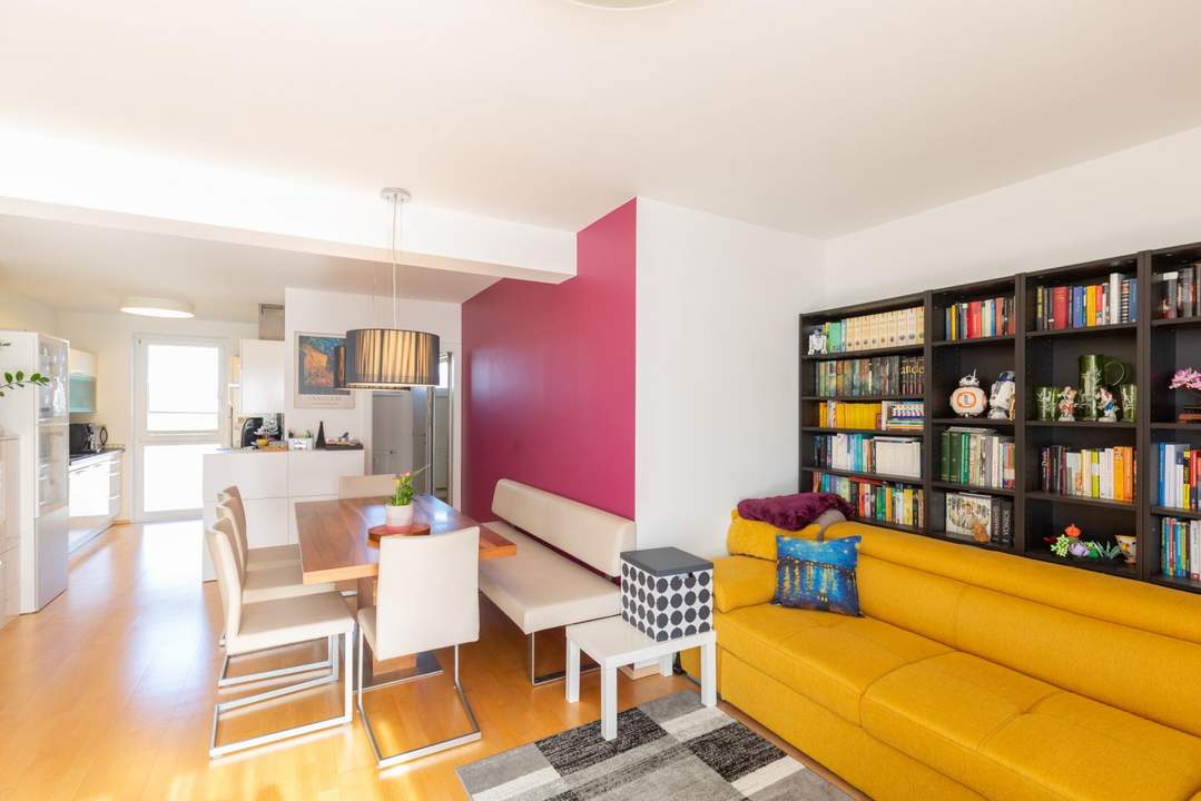 Rooftop-Oase mit Rundumblick: Schöne 4-Zimmer-Wohnung mit 96 m2 Sonnenterrasse und Whirlpool