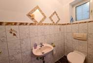 Einfamilienhaus mit Vollkeller samt angebauter Garage und überdachter Terrasse in ruhiger und sonniger Sackgassenlage !