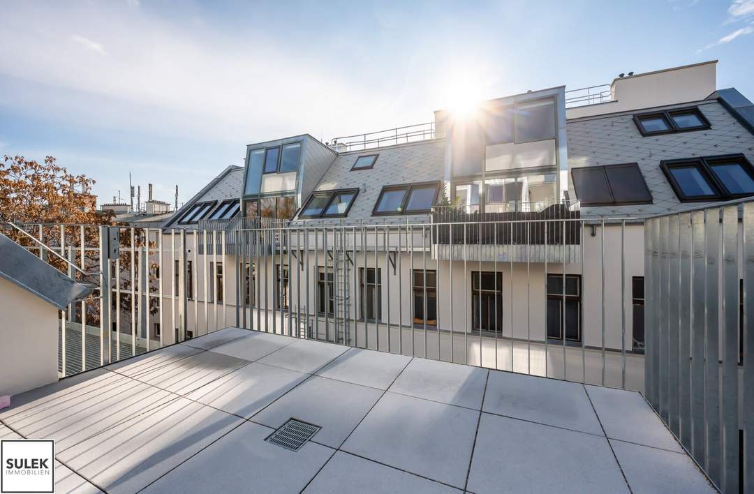 Erstbezug im Dachgeschoss mit offener Galerie-Ebene und tollen Lichtverhältnissen
