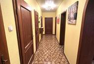 Gepflegtes großes Einfamilienhaus mit überdachtem Pool!