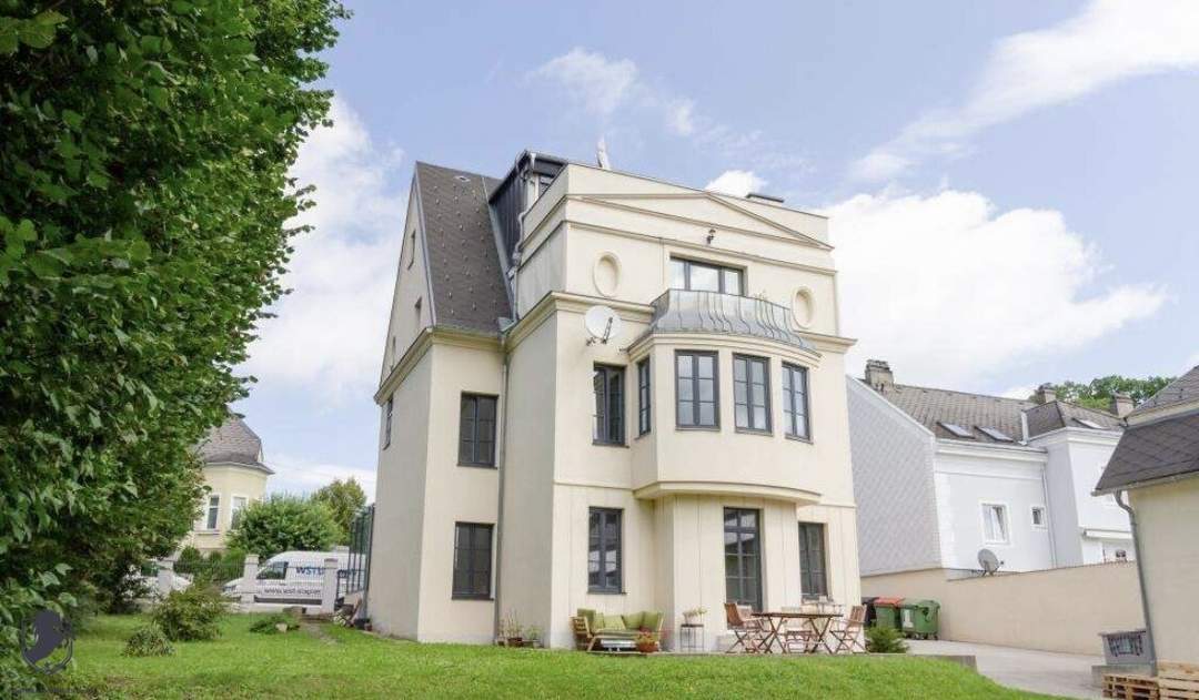 Außergewöhnliche Villa mit drei Wohneinheiten, Gewerbeeinheit &amp; teilbarem Grundstück