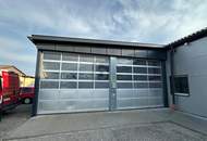 GEWERBEFLÄCHE MIT HEBEBÜHNE, BETONBODEN &amp; 2 TOREN