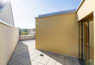 Wunderschöner Erstbezug! Lichtdurchflutete 4-Zimmer-Dachgeschoßwohnung | Tischlerküche | Zwei Bäder | Terrasse mit Weitblick und Privatsphäre