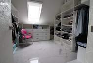 Luxuriöses Wohnen: Designhaus mit Garten, Pool und geräumiger Garage