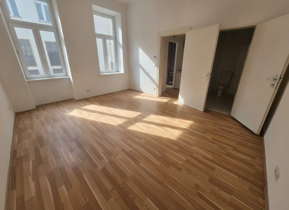 Hofseitige Erdgeschoßwohnung - Sofort beziehbar: Ruhige 1-Zimmer-Erdgeschoßwohnung in der Sechshauser Straße