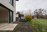 Baumeisterhaus in ökologischer Bauweise, Naturgarten, Photovoltaik