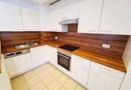 HOLBEINGASSE, UNBEFRISTET, 89 m2 Altbau mit 6 m2 Balkon, Wohnküche, 2 Zimmer, Wannenbad, Parketten, 4. Liftstock