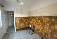 Sanierungsbedürftiges, großzügiges Zweifamilienhaus am ruhigen Ortsrand von Friedberg!