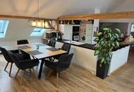 Großzügiges Wohnhaus mit 2 Wohneinheiten und Pool in zentrumsnaher Lage