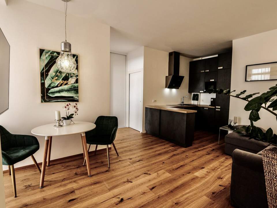 Hideaway im Innenhof - Großartige, vollmöblierte 2-Zimmer-Wohnung in klassischem Gründerzeithaus in U-Bahn-Nähe