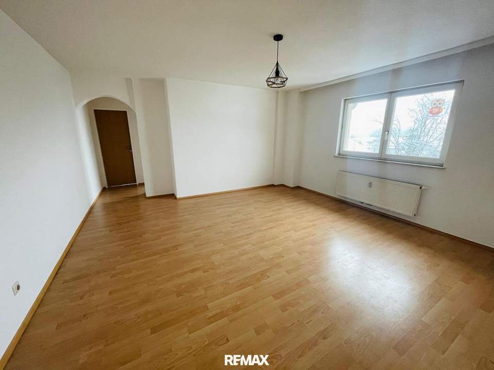 Praktische 2‑Zimmer‑Wohnung mit Einbauküche und Stellplatz