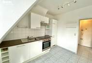 Originale ALTBAU - DG WOHNUNG - 2 Zimmer - NIBELUNGENVIERTEL