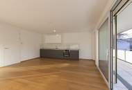 Gut aufgeteilte Praxisräumlichkeiten mit westseitigem Balkon, Eigengarten und PKW-Stellplatz