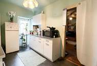 Renovierungsbedürftiges Haus mit Blick auf die Donau