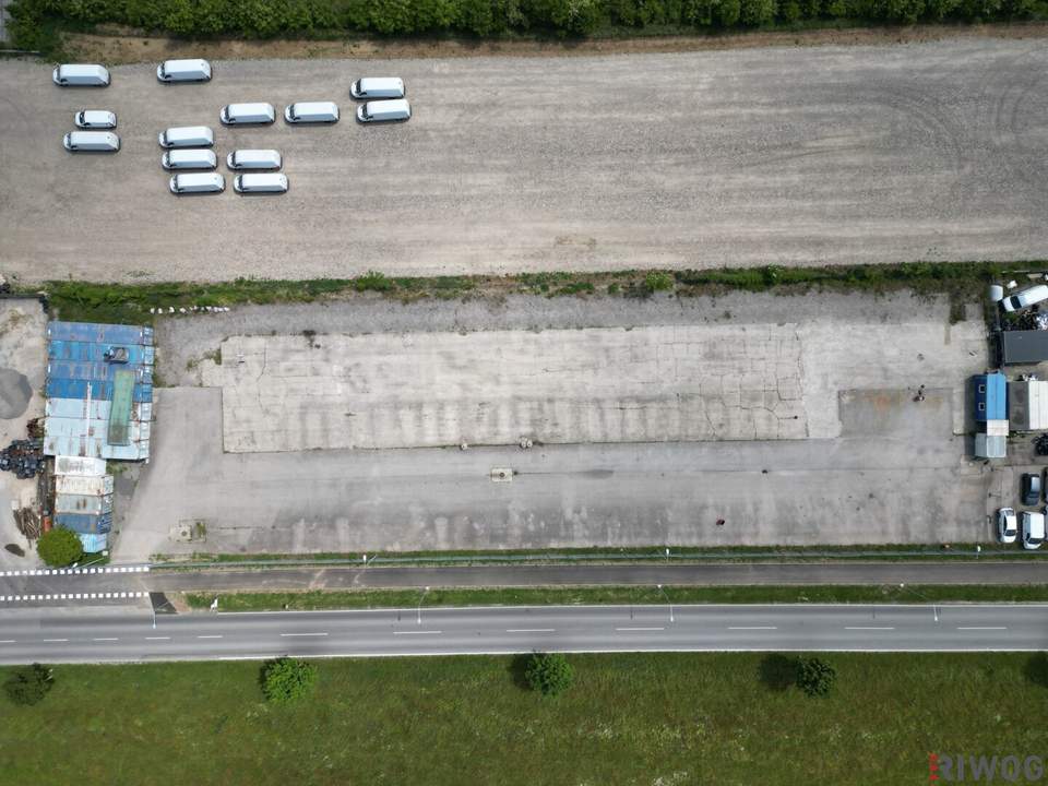 Asphaltierte Freifläche mit ca. 3.700m² | Autobahnanbindung | eingezäunt | Kanal, Strom &amp; Wasser vorhanden