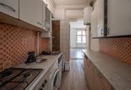 **Hannovermarkt** Renovation Opportunity: 2-Room Period Apartment with Airbnb Potential