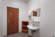 Büro mit großem Lager direkt bei der A22