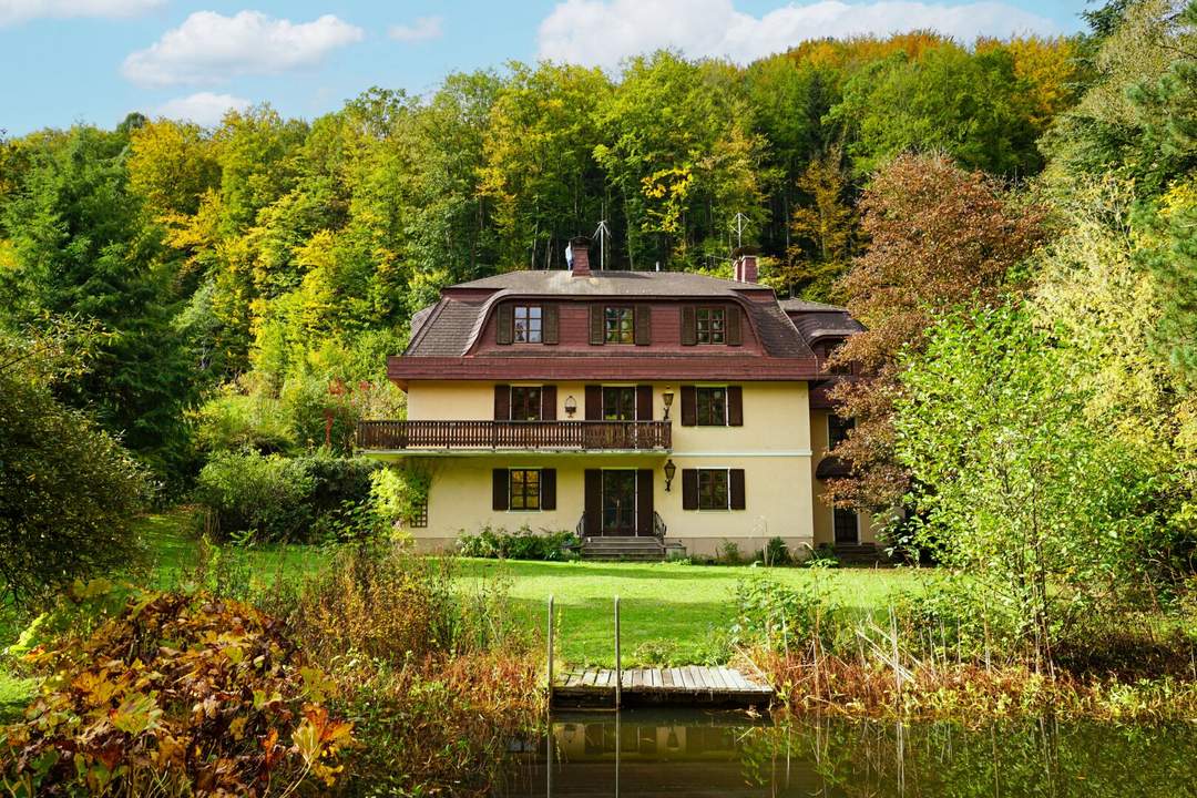 Prächtiges Landhaus mit Potenzial im Pressbaumer Zentrum - Grundstück teilbar!