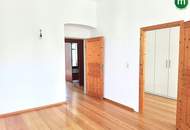 Herrliche Altbau-Wohnung: 4,5 Zimmer mit Loggia und Gartenanteil