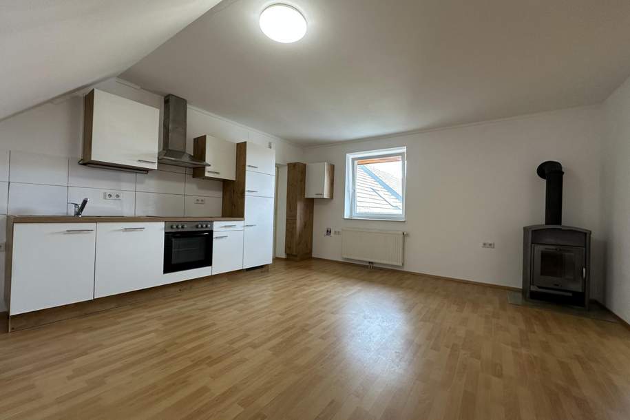 "4-Zimmerwohnung mit Balkon, Fernwärme &amp; 2 Parkplätzen", Wohnung-miete, 950,00,€, 3435 Tulln