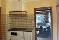 Einfamilienhaus mit Nebengebäude in ruhiger Lage