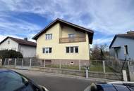 LIEBEVOLLES EIN- BZW. MEHRFAMILIENHAUS IN TRAUMHAFTER WOHNLAGE MIT HERRLICHEM FERNBLICK DIREKT AN FELDER DER REGION ANGRENZEND