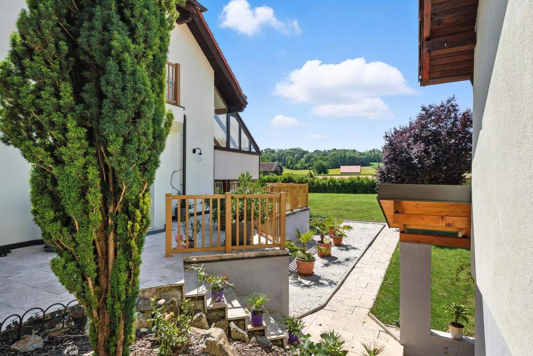 HOCHKARÄTIGES WOHNEN IN GRÜNRUHELAGE! WOHLFÜHL-REFUGIUM DER EXTRA KLASSE: TRADITION TRIFFT MODERNSTEN KOMFORT!