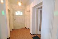 ***OPEN HOUSE Freitag 06. Juni 2025 13-16 Uhr*** Stilvolle Stadtvilla mit Potenzial – klassische Architektur trifft zentrale Lage